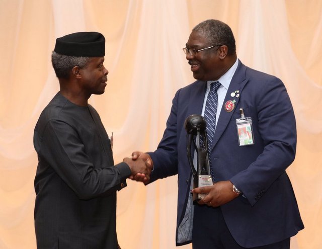 On Monday, December 11. the Presidential Enabling Business Environment Council (PEBEC) @EBESnigeria held its Impact Awards ceremony at the State House in Abuja, to recognize contributions to the success of the 2016-17 #EaseBizNG reforms. VP @ProfOsinbajo presented the Awards.